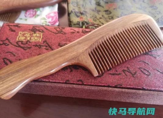 檀木梳子适合什么人用？檀木梳子梳头有什么好处