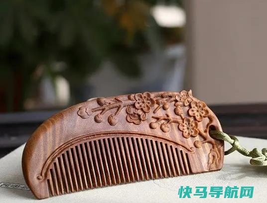 檀木梳子适合什么人用？檀木梳子梳头有什么好处