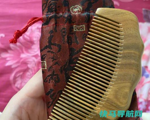 檀木梳子适合什么人用？檀木梳子梳头有什么好处